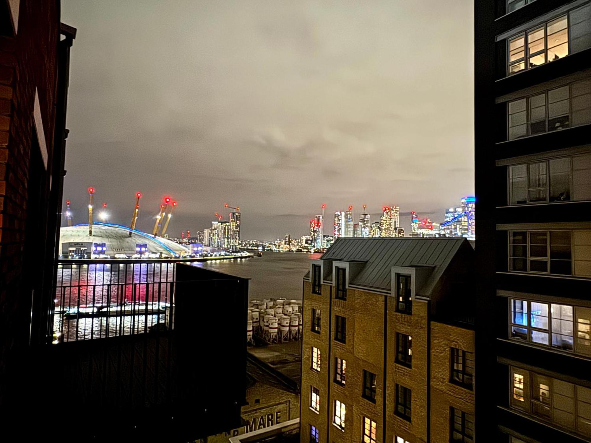 London Luxury Flat With Balcony, River View, O2 Arena, Excel, Canary Wharf, Station المظهر الخارجي الصورة